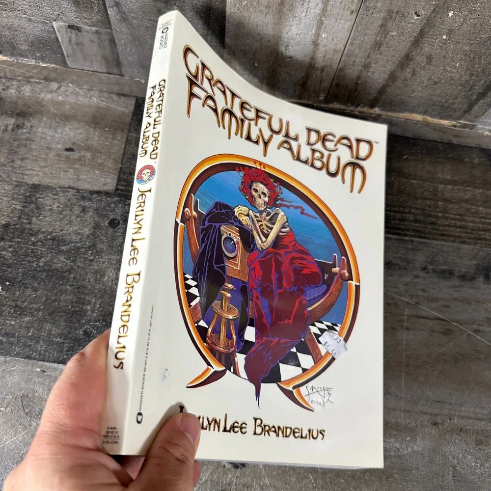 Grateful Dead Family Album by Jerilyn Brandelius - paperback,